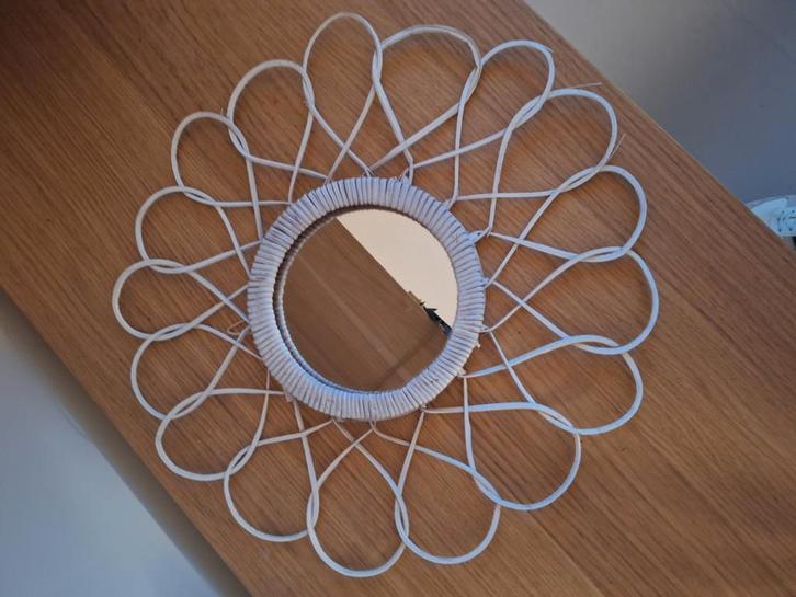 Witte rotan spiegel van Kidsdepot, Huis en Inrichting, Woonaccessoires | Spiegels, Zo goed als nieuw, Minder dan 50 cm, Minder dan 100 cm