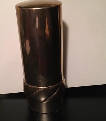 Giant lippenstift van Rochas als versiering beschikbaar voor biedingen