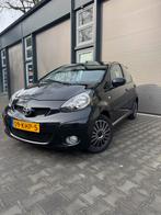 Toyota Aygo 1.0 5DRS 2009 Zwart NAP!, Auto's, Toyota, Voorwielaandrijving, Stof, Isofix, Handgeschakeld