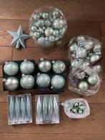 Mooie set grijsgroene (misty green) kerstballen, Zo goed als nieuw, Ophalen