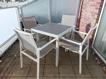 Mooie tuinset/balkonset  4 stoelen + tafel beschikbaar voor biedingen