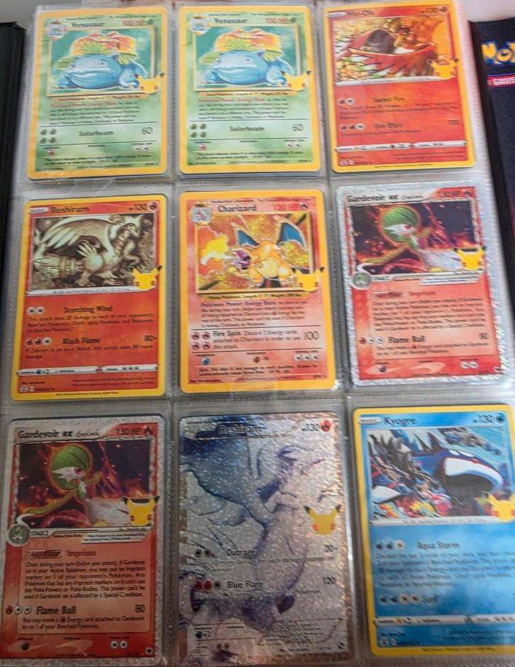 Masterset celebrations, lees goed, Hobby en Vrije tijd, Verzamelkaartspellen | Pokémon, Zo goed als nieuw, Meerdere kaarten, Foil