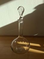 Karaf bewerkt kristal met stop, Antiek en Kunst, Antiek | Glas en Kristal, Ophalen of Verzenden