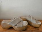 Nieuwe beige suede zomer slippers met opvallende zool mt. 39, Slippers, Nieuw, Ophalen of Verzenden, Zara