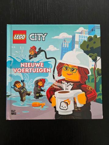 LEGO City boek - Nieuwe voertuigen  beschikbaar voor biedingen