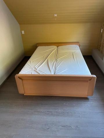 Tweepersoonsbed 2x70 matras houtskleurig beschikbaar voor biedingen