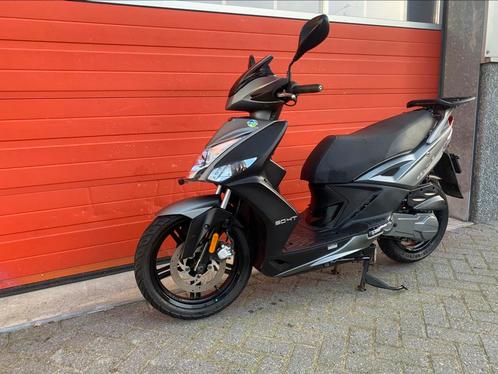 Kymco Agility 16+ geel kenteken NIEUWSTAAT!, Fietsen en Brommers, Scooters | Kymco, Zo goed als nieuw, Agility, Ophalen