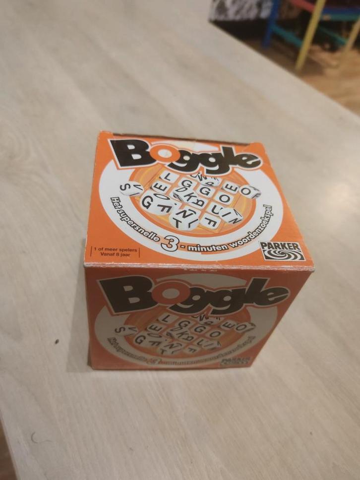 Boggle - Woordspel Klassieker, Hobby en Vrije tijd, Gezelschapsspellen | Bordspellen, Zo goed als nieuw, Een of twee spelers, Drie of vier spelers