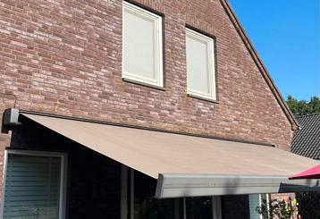 Te koop: zonnescherm beschikbaar voor biedingen