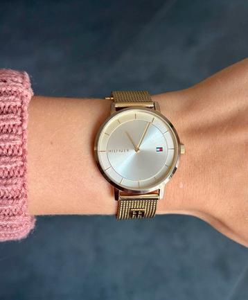 Goudkleurig horloge van Tommy Hilfiger beschikbaar voor biedingen