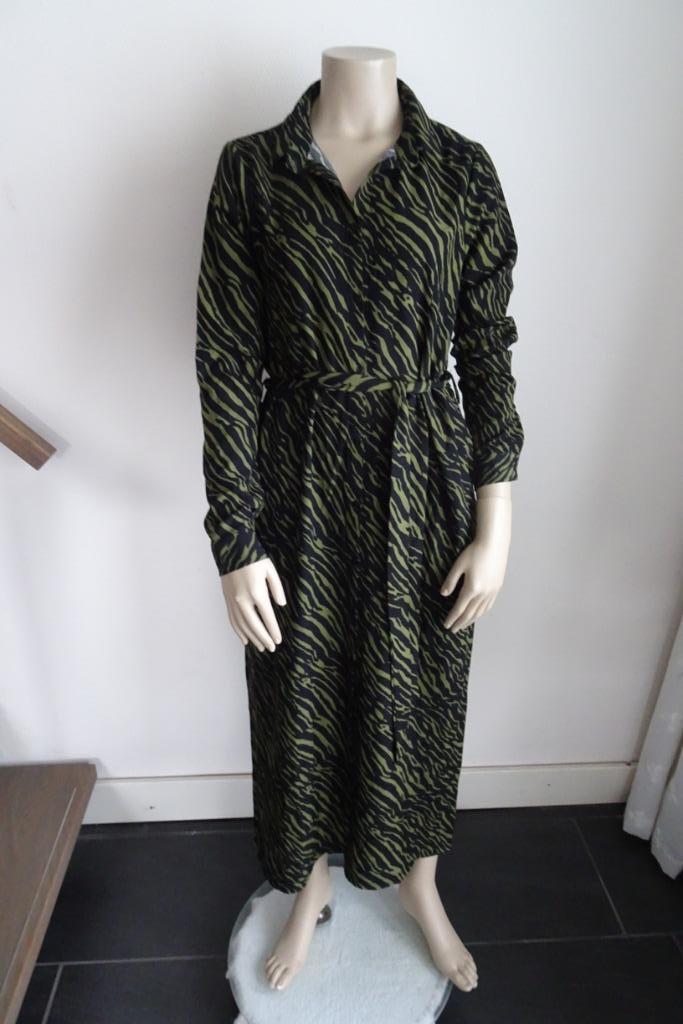 donkergroene zebraprint maxijurk maat S van cl essentials, Kleding | Dames, Jurken, Zo goed als nieuw, Maat 38/40 (M), Groen, Onder de knie