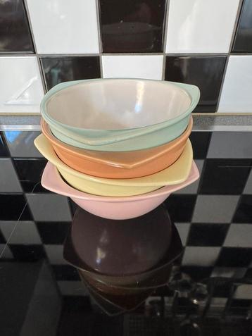 4 soepkommen Potterie de Driehoek Huizen vlabakjes vintage beschikbaar voor biedingen