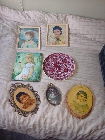 Diverse Brocante Schilderijtjes en Decoratie beschikbaar voor biedingen