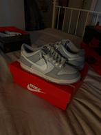 NIKE DUNK LOW (GS), Kleding | Dames, Schoenen, Nike, Ophalen of Verzenden, Sneakers of Gympen, Grijs