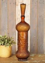 Hoge brocante amberkleurige sierfles met reliëf Frankrijk, Antiek en Kunst, Ophalen of Verzenden