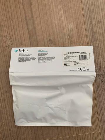 Goudkleurige Fitbit (Zo Goed Als Nieuw)Fitbit SENSE beschikbaar voor biedingen