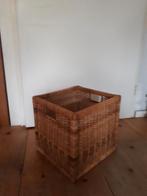mand, Huis en Inrichting, Woonaccessoires | Schalen en Manden, Ophalen of Verzenden, Gebruikt, Vierkant, Riet