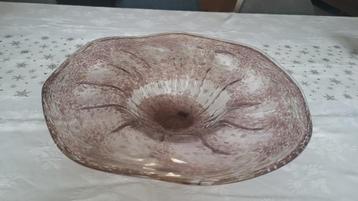 Glazen schaal in roze van PTMD. 40cm doorsnee beschikbaar voor biedingen