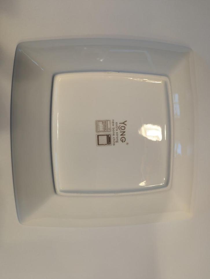 Yong Squito borden, Huis en Inrichting, Keuken | Servies, Gebruikt, Bord(en), Overige stijlen, Porselein, Ophalen of Verzenden