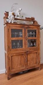 oud Indiaas kastje vintage hout bruin met glazen deurtjes, Ophalen