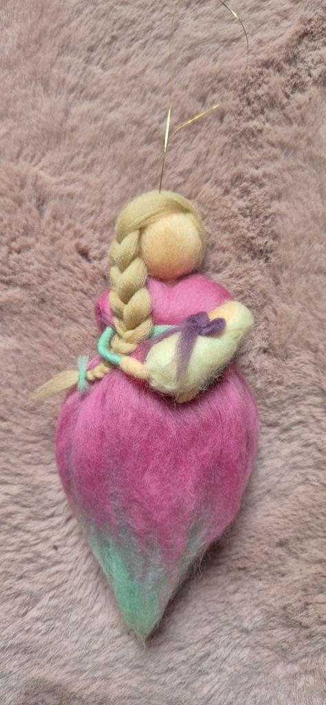 Moeder met baby, wolvilt, babykamer, geboortekado, Kinderen en Baby's, Kinderkamer | Inrichting en Decoratie, Nieuw, Ophalen of Verzenden