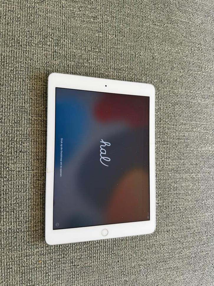 Apple ipad 6th generatie  32GB zilver, Computers en Software, Apple iPads, Zo goed als nieuw, Apple iPad, 10 inch, 32 GB, Ophalen of Verzenden