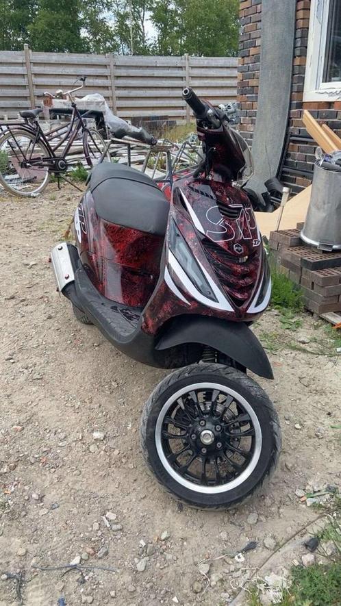 Piaggio zip brom 172 stage 1 + custom kappenset, Fietsen en Brommers, Scooters | Piaggio, Zo goed als nieuw, Zip, Maximaal 45 km/u