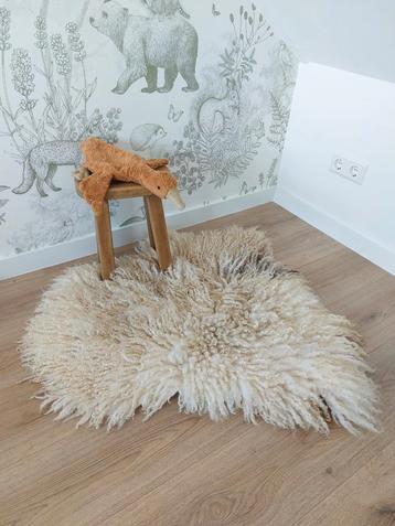 Diervriendelijk gevilt schapenvacht leervrij vacht wol beschikbaar voor biedingen