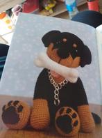 Leuke gehaakte rotweiler, Hobby en Vrije tijd, Breien en Haken, Ophalen of Verzenden, Nieuw, Haken, Overige typen
