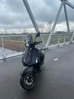 Vespa sprint 2020, Fietsen en Brommers, Scooters | Vespa, Ophalen, Zo goed als nieuw, Benzine