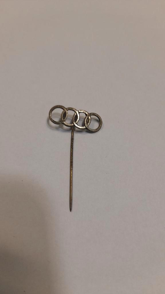 Audi Logo Speldje / Pin, Verzamelen, Speldjes, Pins en Buttons, Merk, Ophalen of Verzenden