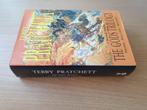 Terry Pratchett - The Gods Trilogy (HC + omslag), Boeken, Gelezen, Ophalen of Verzenden, Terry Pratchett