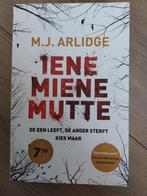 M.J. Arlidge - Iene Miene Mutte, Ophalen of Verzenden, Zo goed als nieuw, Nederland, M.J. Arlidge