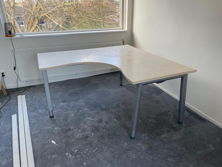 L-vormig bureau 160x160 cm met kabelgoten, Huis en Inrichting, Bureaus, Gebruikt, Bureau, Ophalen