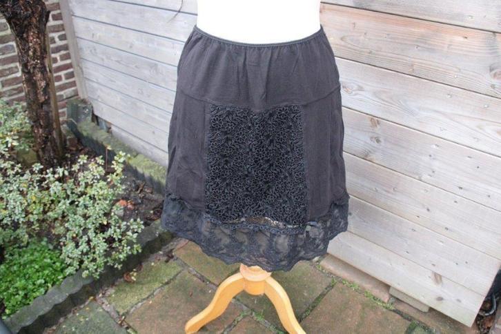 Rok zwart Tredy mt 40 kant Vaste prijs, Kleding | Dames, Rokken, Zo goed als nieuw, Maat 38/40 (M), Zwart, Ophalen of Verzenden