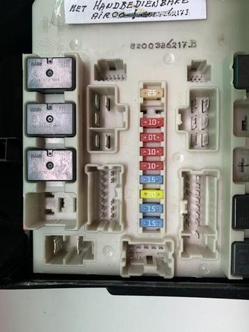 Zekeringenkast CLIO-III uit motorcompartiment (ZIE TEKST) beschikbaar voor biedingen