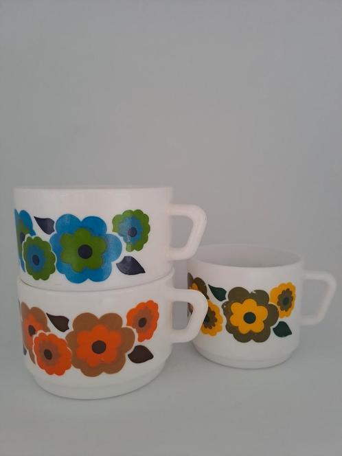 3 kommen Arcopal Lotus (2 grote en 1 medium), Huis en Inrichting, Keuken | Servies, Zo goed als nieuw, Kom(men), Overige stijlen