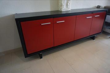 Modern Dressoir – Rood/Zwart – 220 x 50 x 80 cm beschikbaar voor biedingen