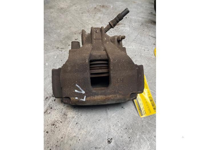 Remklauw (Tang) links-voor van een Volvo V70, Auto-onderdelen, Remmen en Aandrijving, Volvo, Gebruikt, 3 maanden garantie, Ophalen of Verzenden