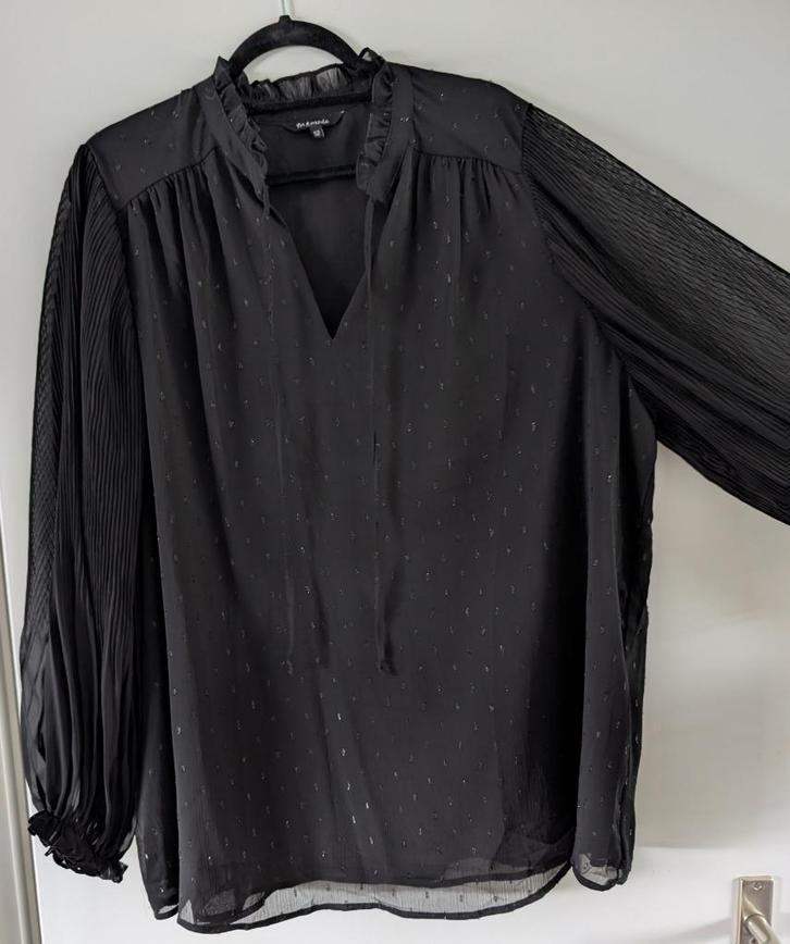 Zwarte feestblouse met zilverkleurige accenten., Kleding | Dames, Blouses en Tunieken, Nieuw, Maat 46/48 (XL) of groter, Zwart