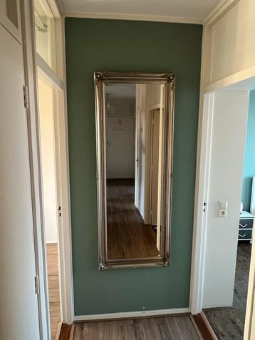 Antieke Spiegel met Sierlijke Lijst beschikbaar voor biedingen