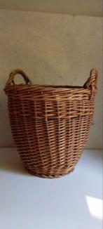 Vintage mooie rieten/ rotan korf/ mand, Huis en Inrichting, Woonaccessoires | Schalen en Manden, Ophalen of Verzenden, Zo goed als nieuw