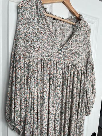 Leuke retro vintage jurk met smok en roezeltjes beschikbaar voor biedingen
