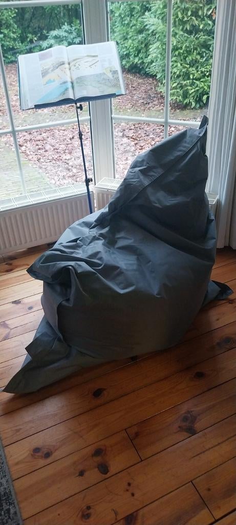 Comfortabele grijze zitzak, Huis en Inrichting, Zitzakken, Ophalen of Verzenden, Zo goed als nieuw, Grijs, Zitzak