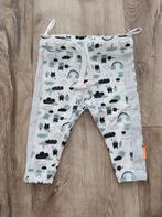 Mooi wit broekje met wolkjes en dieren, maat 56. HEMA broek., Kinderen en Baby's, Babykleding | Maat 56, Ophalen of Verzenden