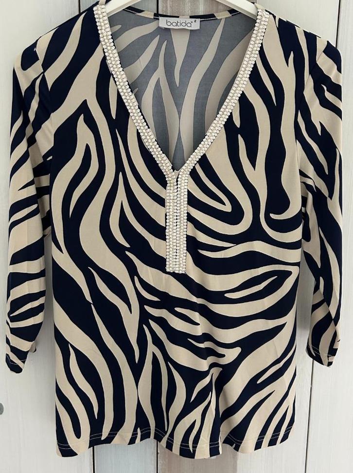 Batida shirt zebraprint, driekwart mouwen, v hals met kralen, Kleding | Dames, Blouses en Tunieken, Zo goed als nieuw, Maat 38/40 (M)