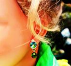 Oorbellen groen schitter bungelend steentje casual kerst, Overige materialen, Gebruikt, Ophalen of Verzenden, Knopjes of Stekers
