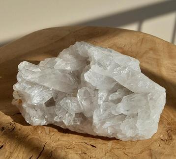 Helder Bergkristal cluster. beschikbaar voor biedingen