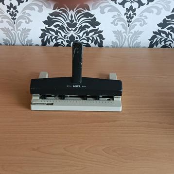 Leitz perforator beschikbaar voor biedingen