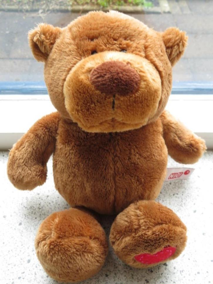 Beer merk Nici donkerbruin glanzend velours met rood hart, Kinderen en Baby's, Speelgoed | Knuffels en Pluche, Zo goed als nieuw
